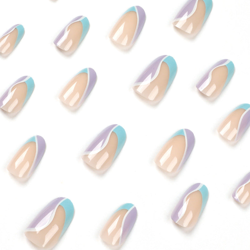 Kunstvolle Nagelkunst mit elegantem Design Brehn