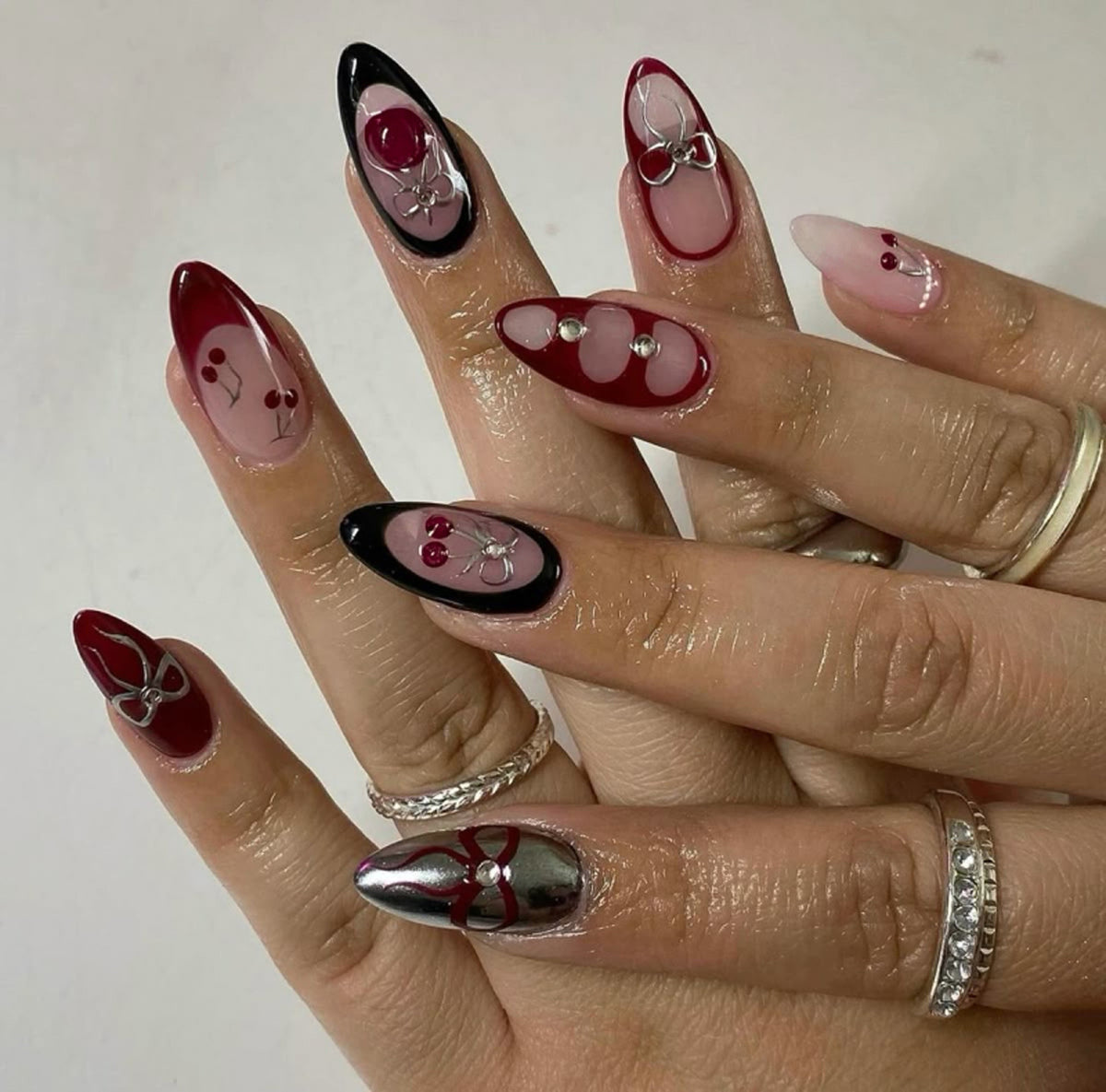 Kunstvolle Nagelverlängerungen mit einzigartigen 3D-Designs Brehn