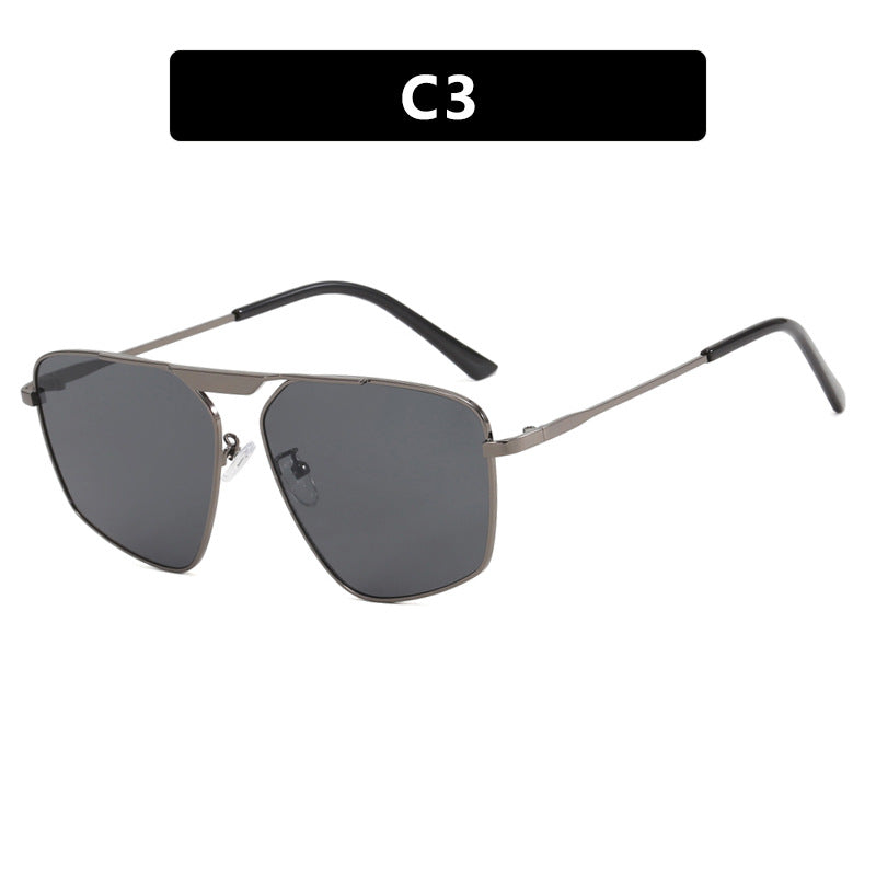 Damen Sonnenbrille im modernen, geometrischen Design mit robustem Metallrahmen Brehn