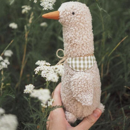 Plüsch Locken Fleece Gans Stofftier mit Gingham Halstuch