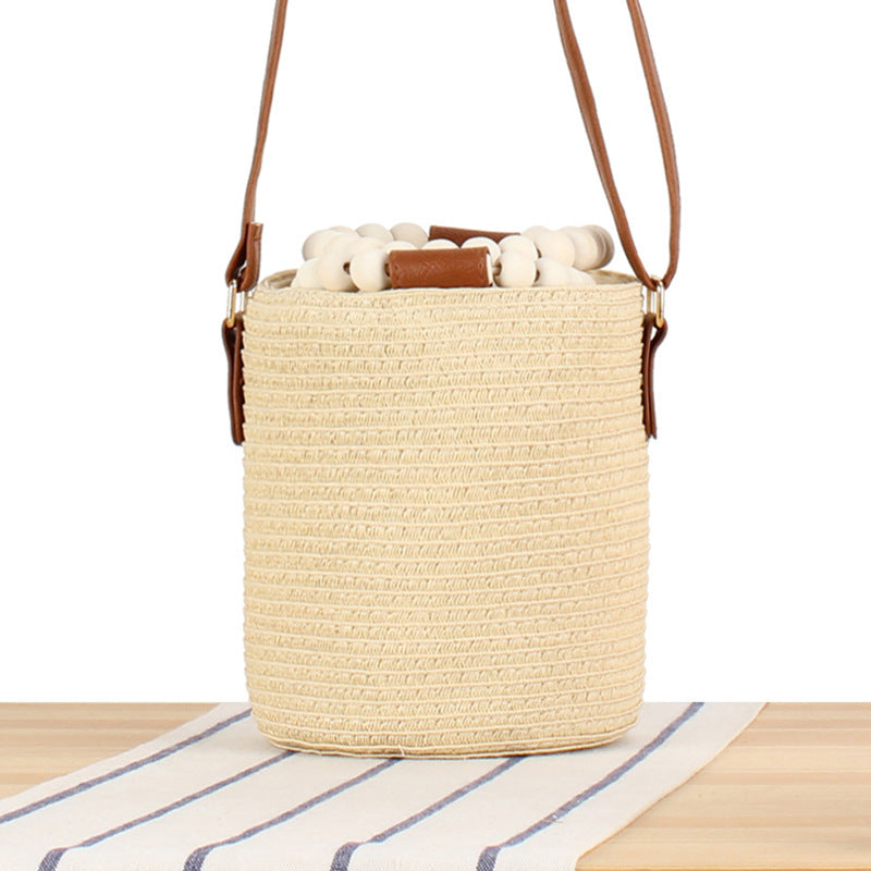 Handtasche Aus Hochwertigem Geflochtenem Naturmaterial mit Innovativem Verschluss Brehn