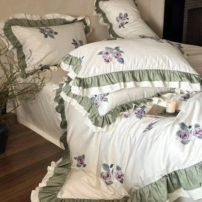 Blumengesticktes Rüschensatin-Bettbezug-Set mit doppellagigem Rüschensaum