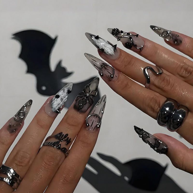 Kunstnagelset mit kreativen Halloween-Motiven und hochwertigen Verzierungen Brehn