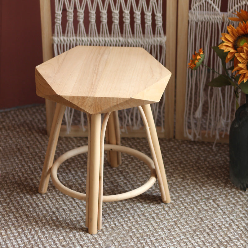 Moderner Hocker aus hochwertigem Holz Brehn