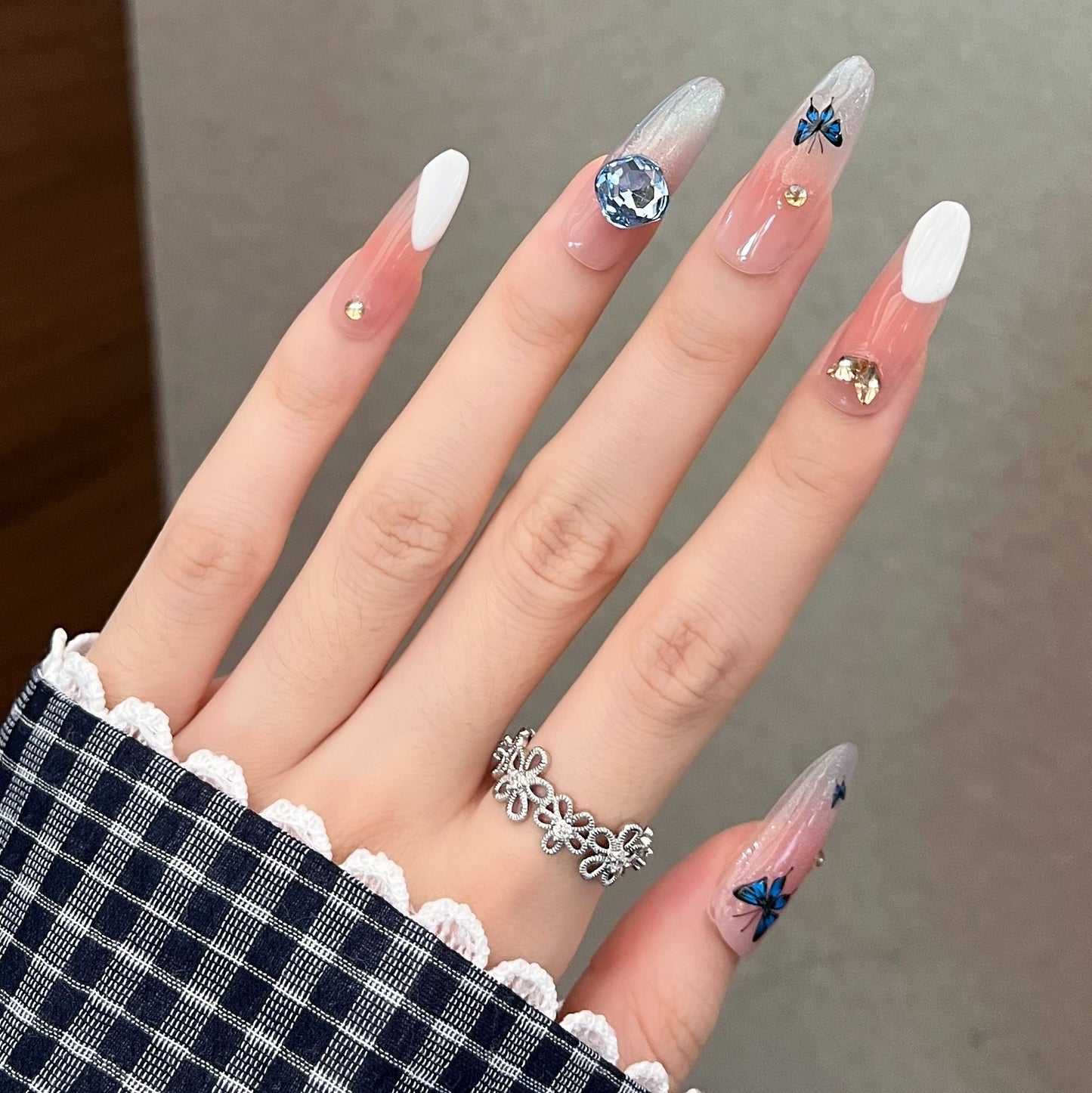 Dekorative Strass Press-On Nagelverlängerungen Brehn