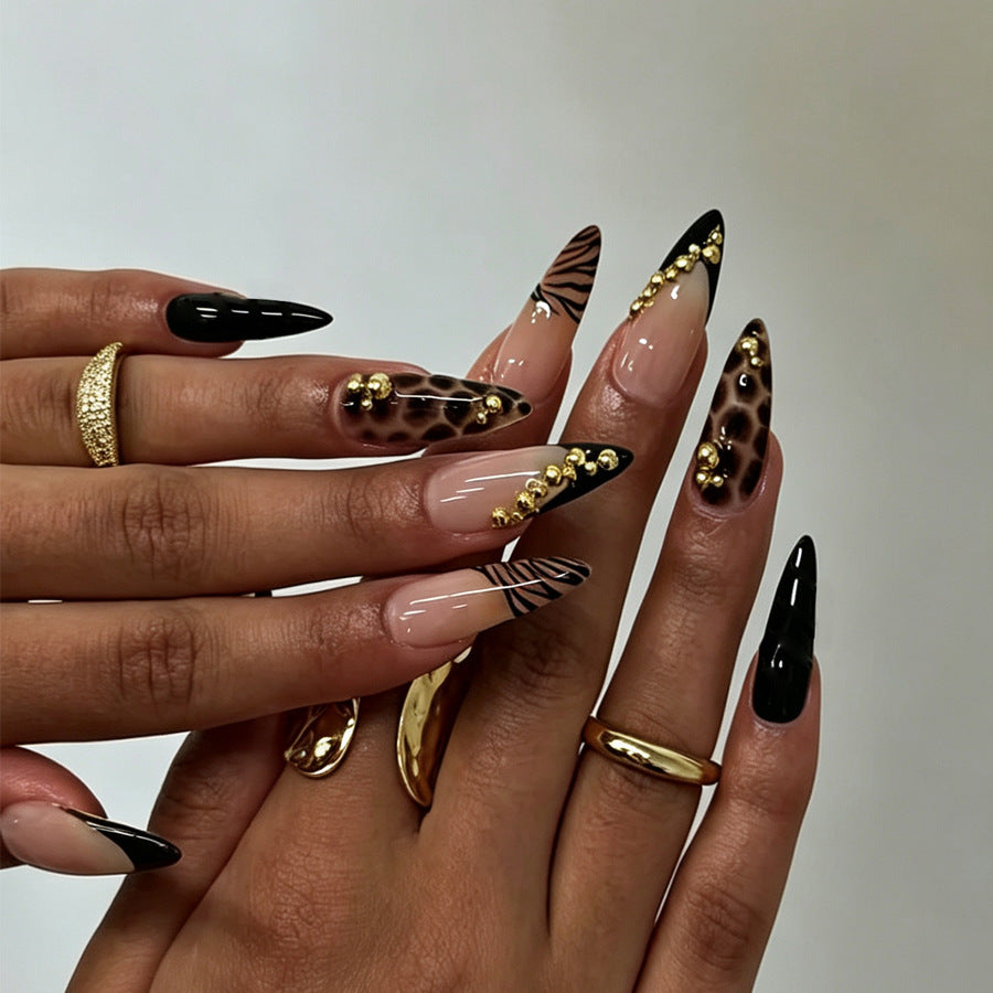 Kreatives Stiletto-Nageldesign Brehn
