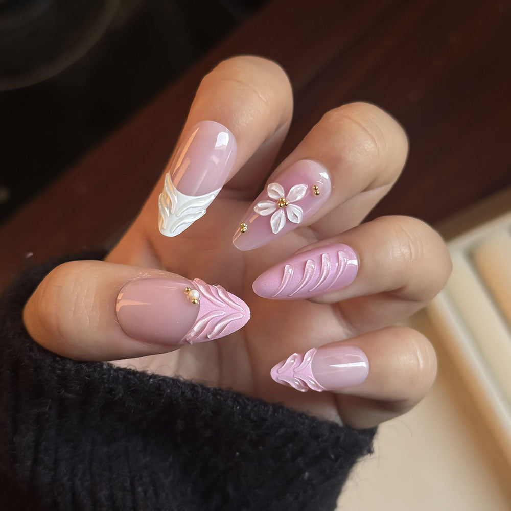 Floral Verziertes Press-On Nagelset Brehn