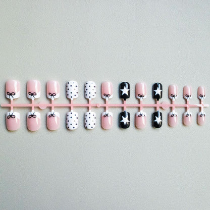 Künstlerisches geometrisches und Schleifen-Nagel-Kit