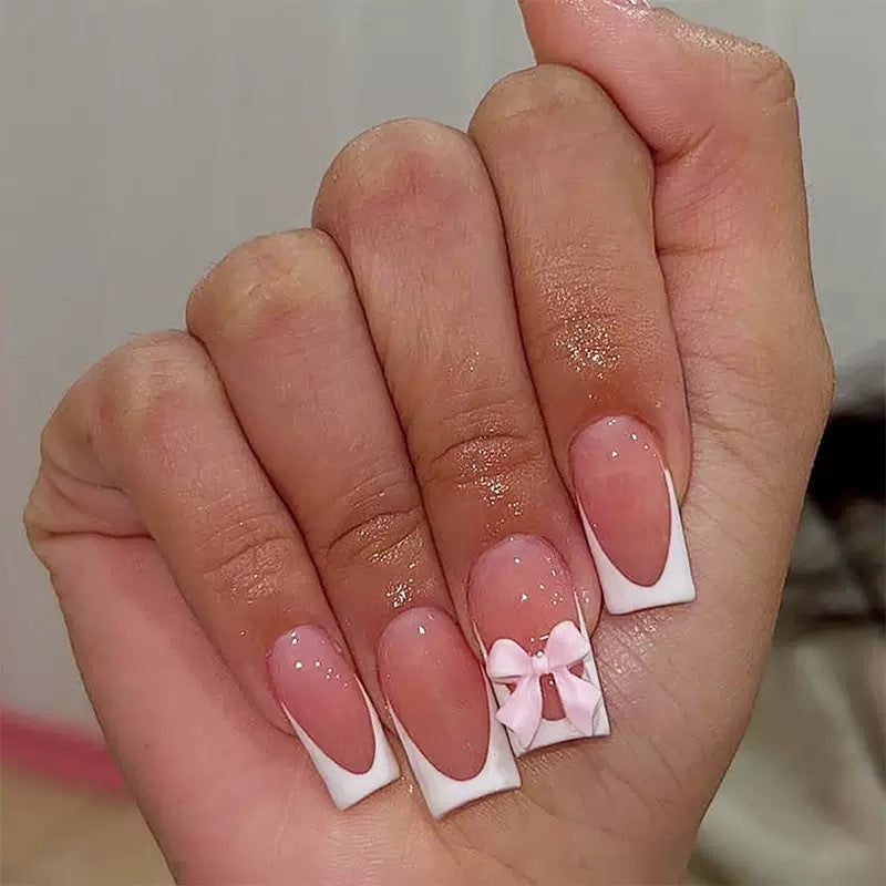 Kunstnagelset mit verspieltem Schleifen-Design Brehn