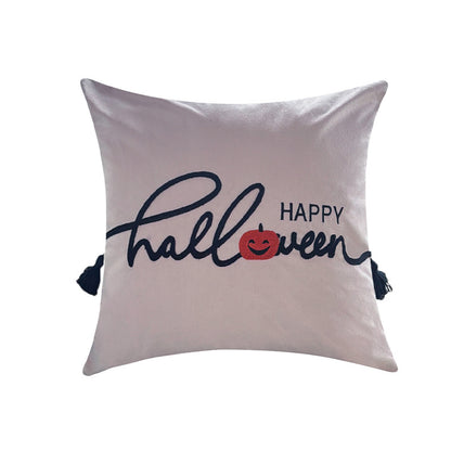 Quadratischer dekorativer Kissenbezug mit besticktem Happy‑Halloween‑Schriftzug, Kürbis‑Applikation und Quasten Brehn
