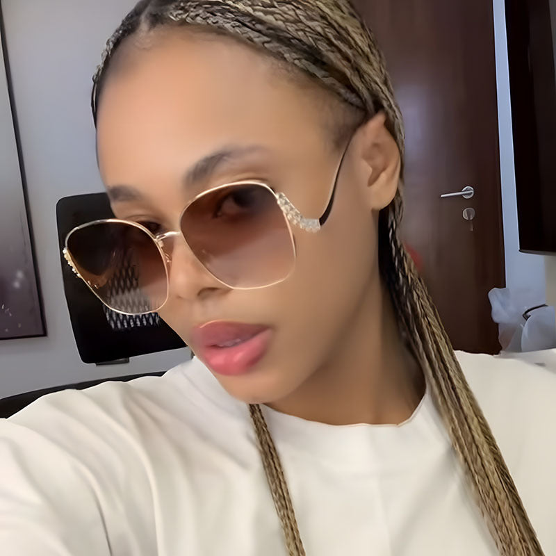 Damen auffällige Sonnenbrille mit funkelnden Applikationen Brehn