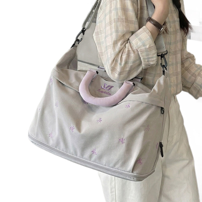 Stylische bestickte Reisetasche Brehn