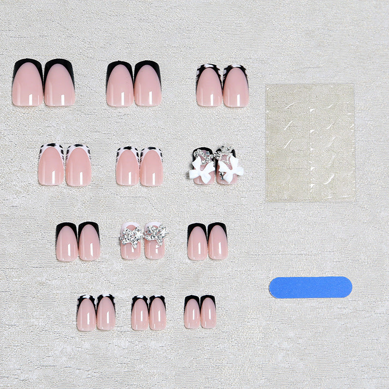 Kunstnagelset mit glamourösen Starlights und eleganten Verzierungen Brehn