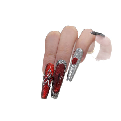 Dekoratives Press-On-Nagelkunst-Set mit schicker metallischer Akzentuierung Brehn
