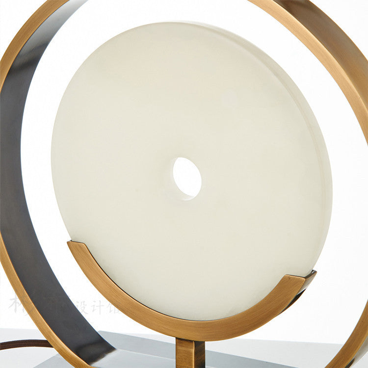 Zeitgenössische Tischlampe mit elegantem kreisförmigem Design