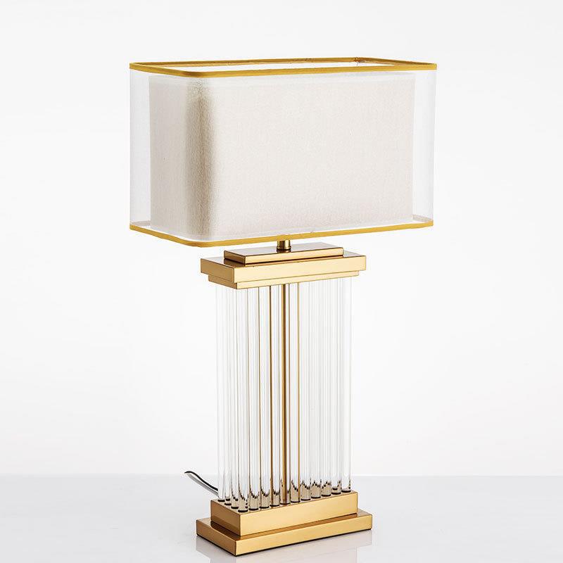 Moderne dekorative Tischlampe mit Kristallakzenten