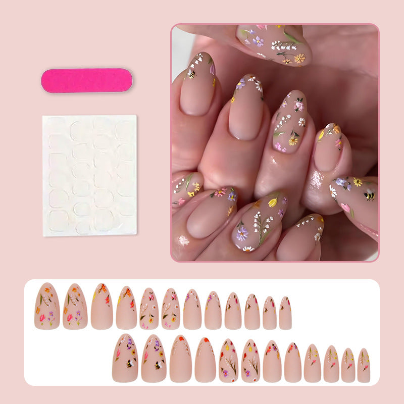 Kunstnagelset mit floralen Akzenten Brehn