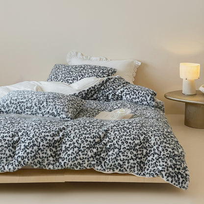 Plüsch-Bettwäsche-Set mit Animal-Print und extrafluffiger Minky-Oberfläche