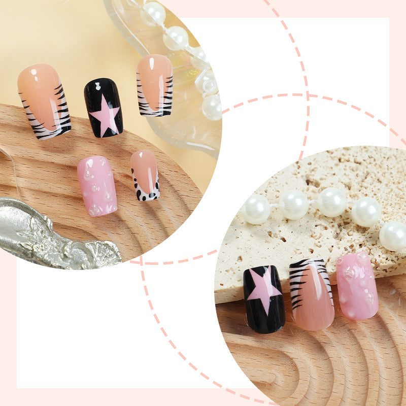 Dekoratives Press-On Nagelkunstset mit trendigen Mustern Brehn