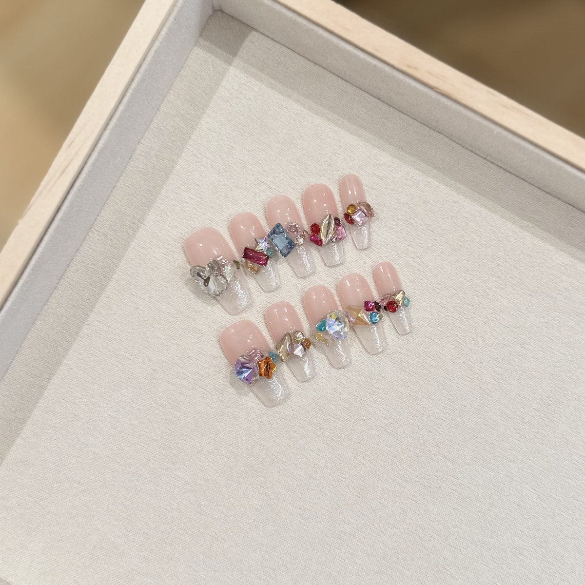 Handgefertigtes dekoratives Press-On-Nagelset