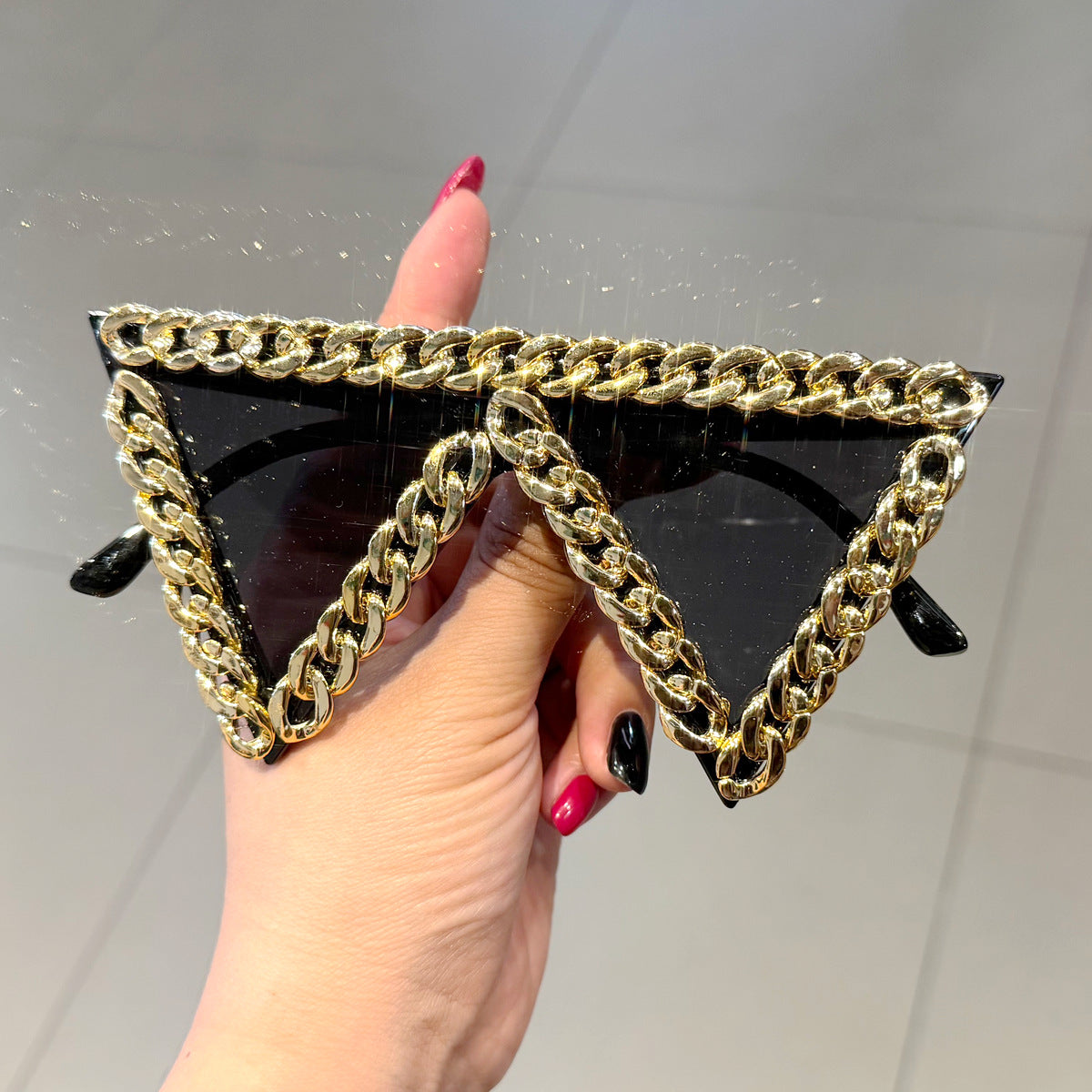 Damen trendige Sonnenbrille mit auffälligem Kettenrahmen Brehn
