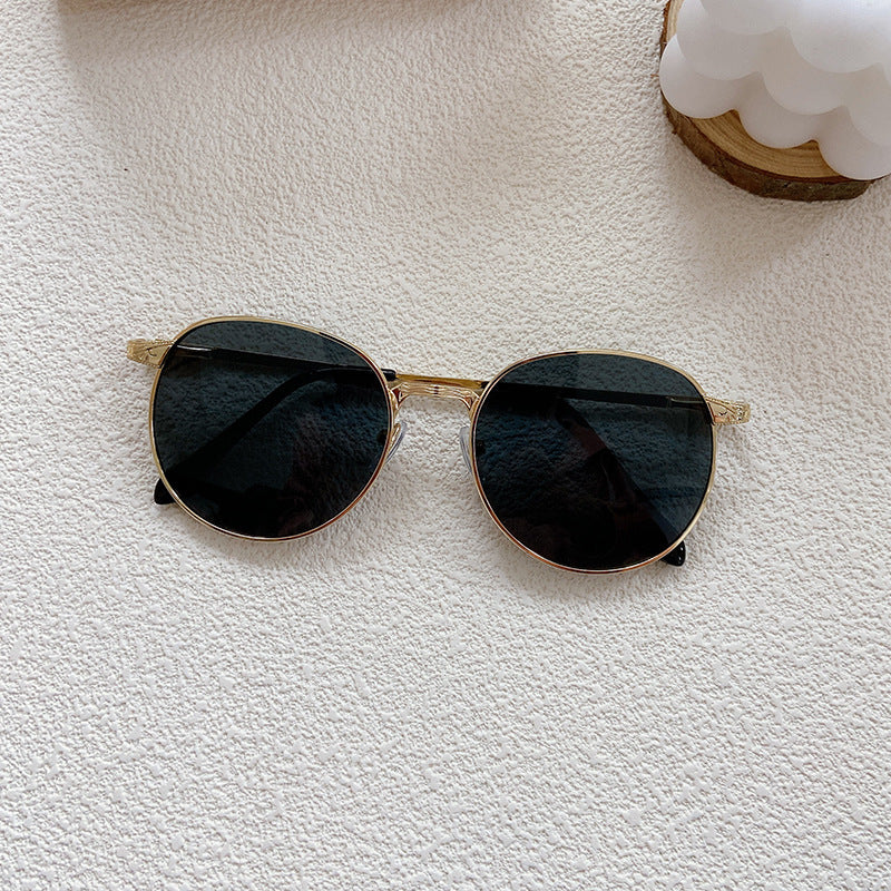 Modische Sonnenbrille mit Rundem Rahmen und Filigranem Design Brehn