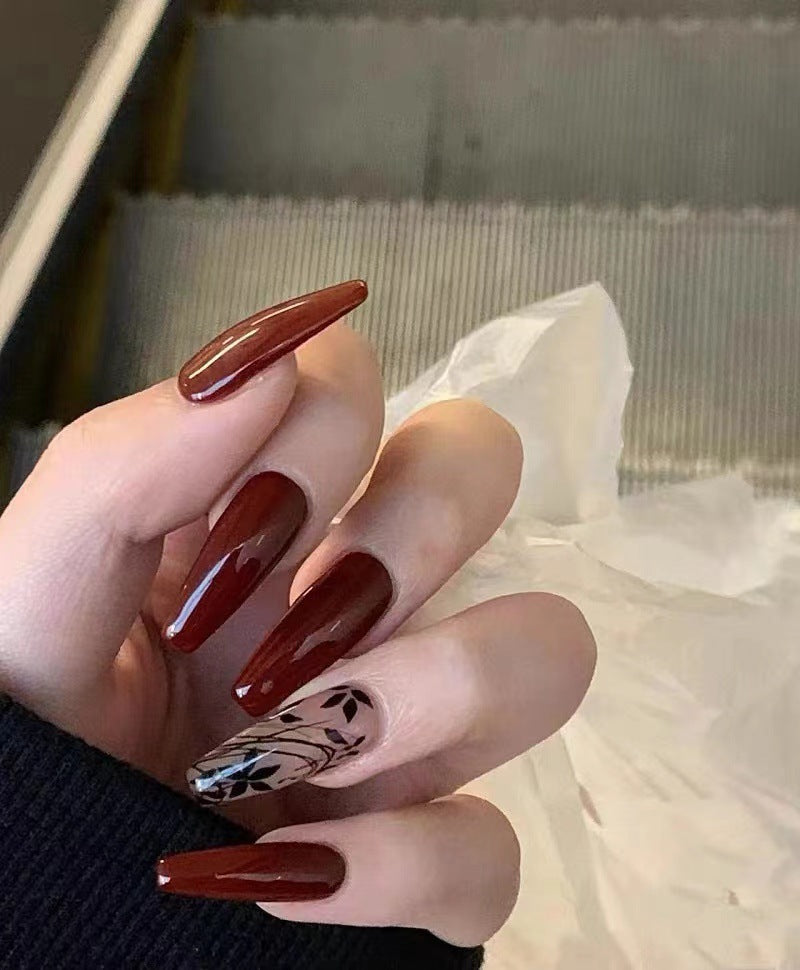 Kunstnägel mit Eleganten Schwarz-Weiß-Mustern Brehn