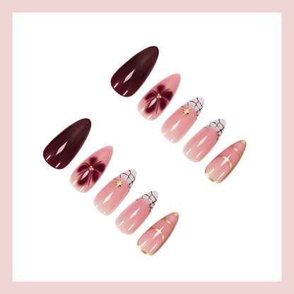 Kunstnagelset mit eleganten floralen und glamourösen Designelementen Brehn