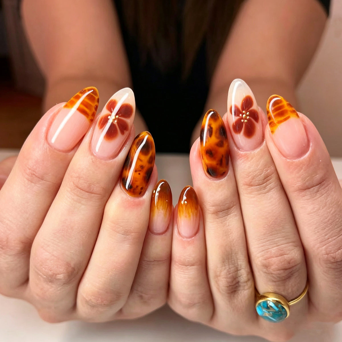 Künstlerisches floral-musterndes Press-On Nagelset Brehn
