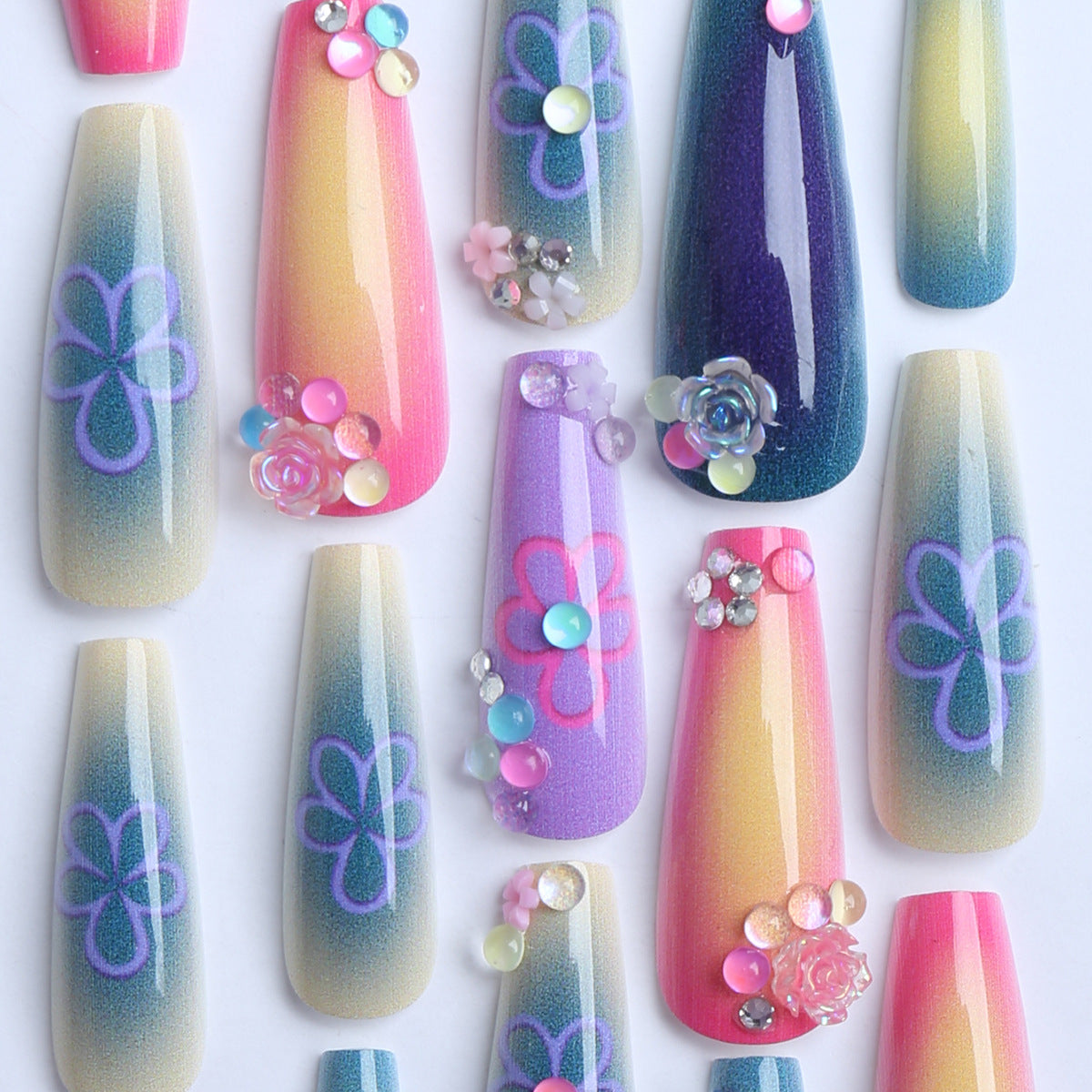 Nagelkunst mit Bunten Designs Brehn