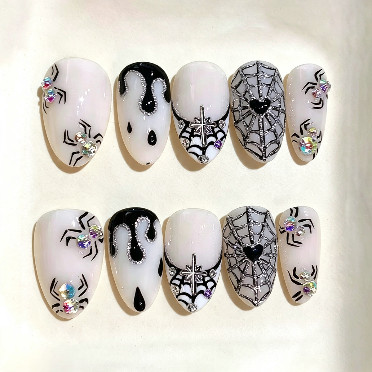 Halloween-Themed Press-On Nail Art Set mit Spinnennetz- und Gespensterdesign