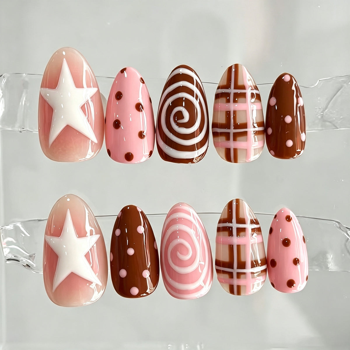 Dekoratives Press-On Nagelkunst-Set mit einzigartigen Designs Brehn
