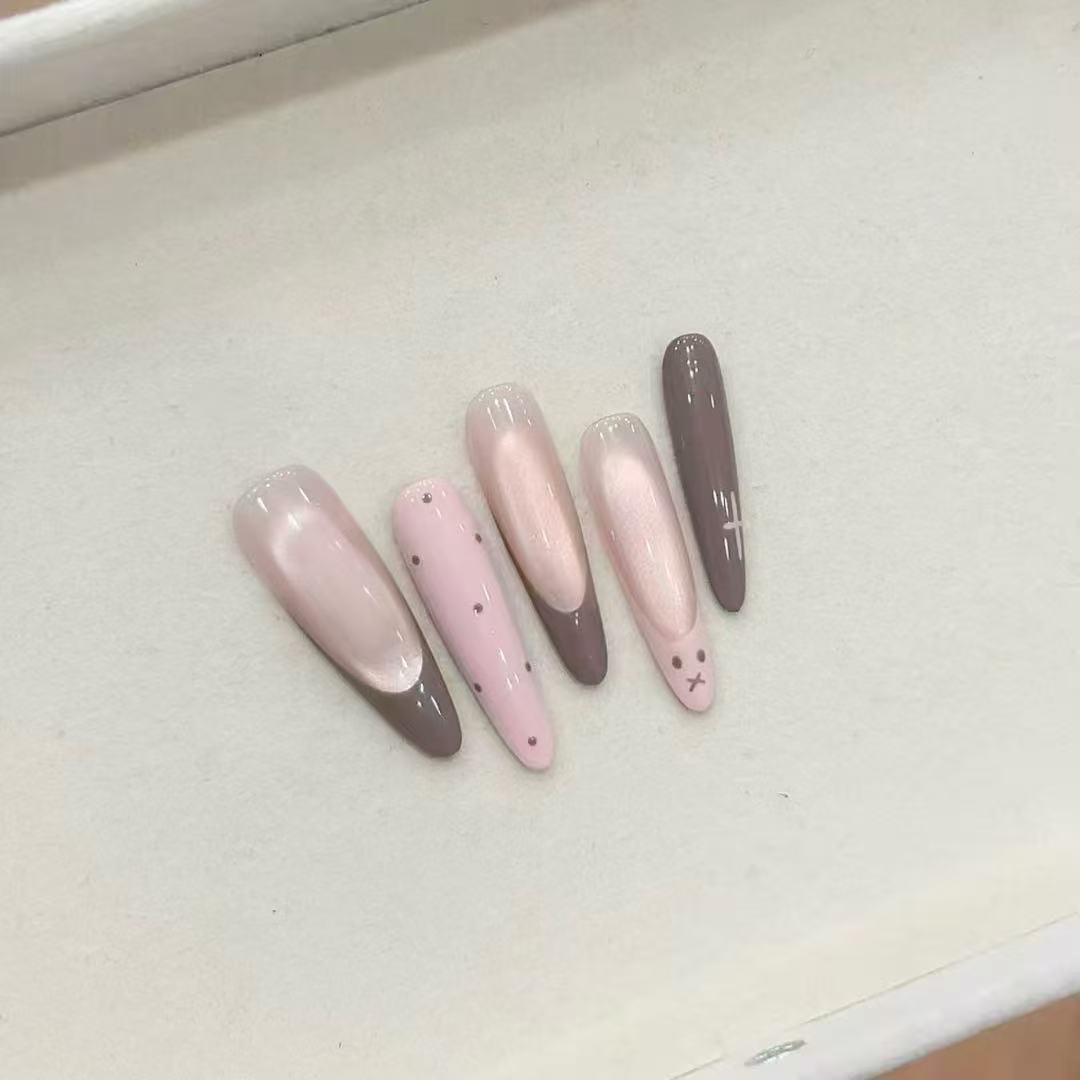 Künstlerische Lange Stiletto-Nagelverzierungen Brehn