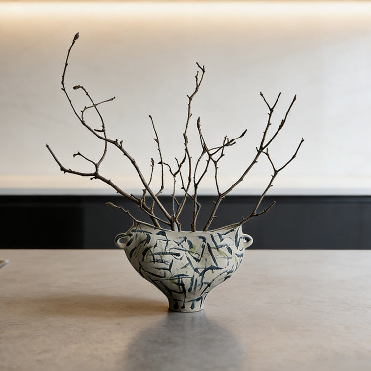 Künstlerische floral inspirierte dekorative Vase