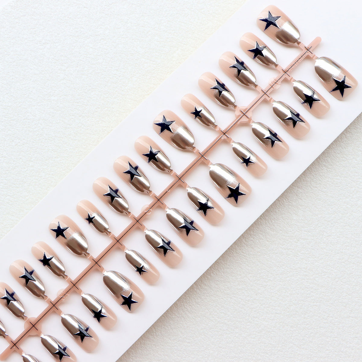 Stylische Press-On Nagelkunst Brehn