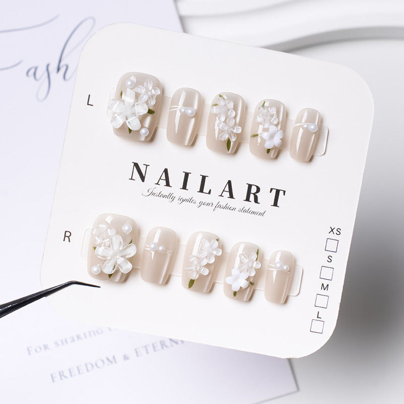 Kreatives Nagelkunstset mit Eleganten Applikationen Brehn