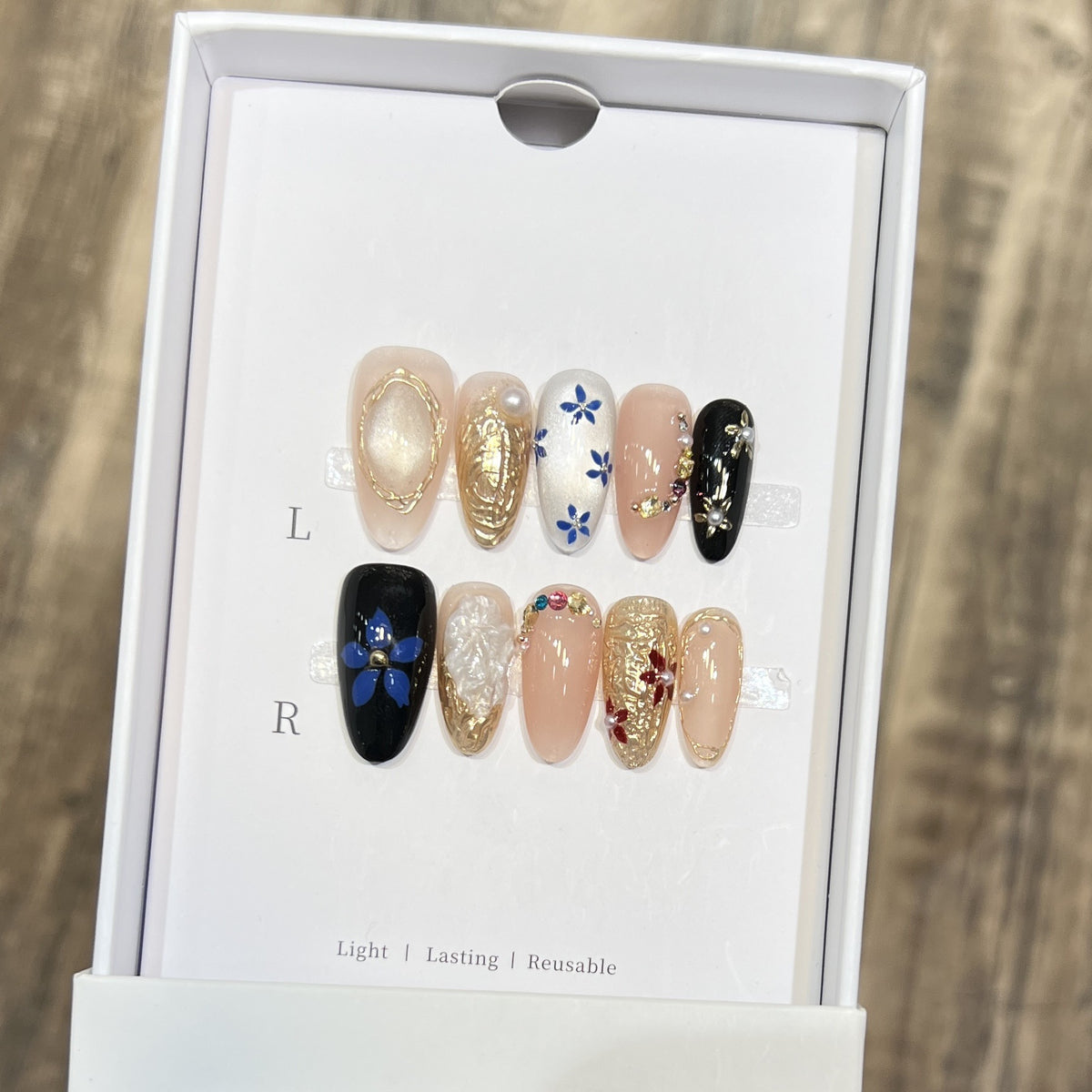 Elegantes Floral Press-On Nagelset Brehn