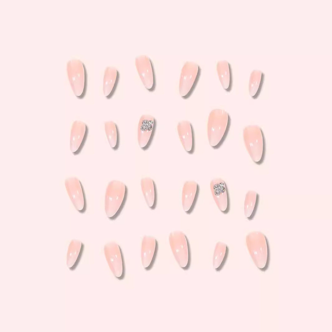 Premium Press-On Nail Set mit eleganten Strassakzenten Brehn