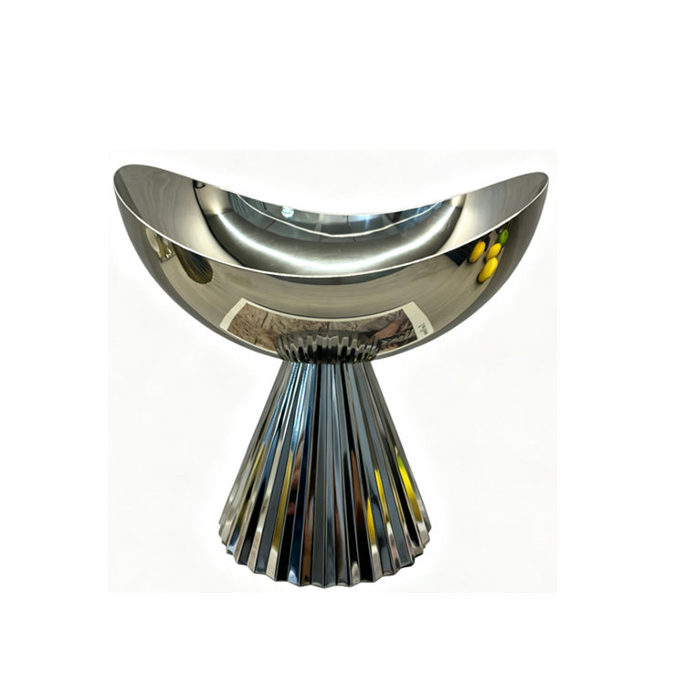 Elegante skulpturale metallische Mittelstück