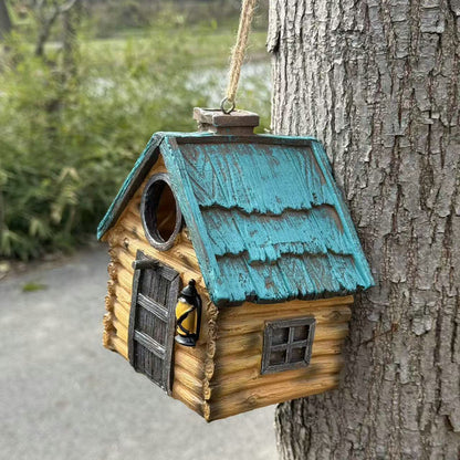 Dekoratives Vogelhaus im rustikalen Baustil Brehn