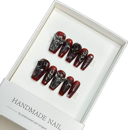 Künstlerisches Press-On-Nagelset mit 3D-Gothic-Akzenten