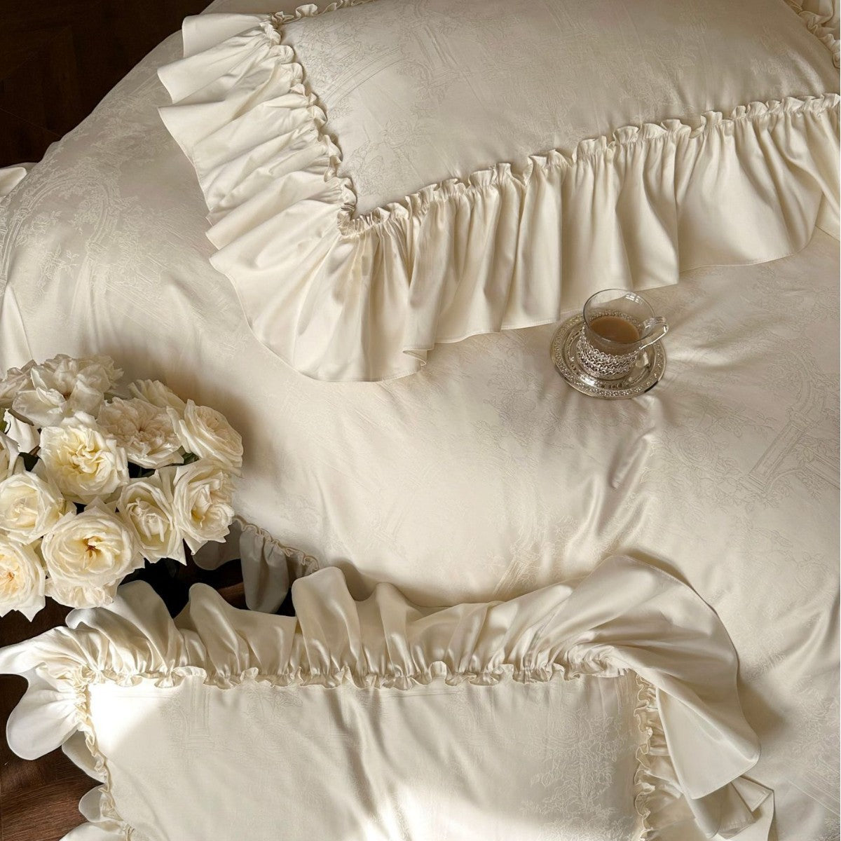 Rüsch Satin Jacquard Bettbezug Set mit gerafftem Rand und Kissenbezügen