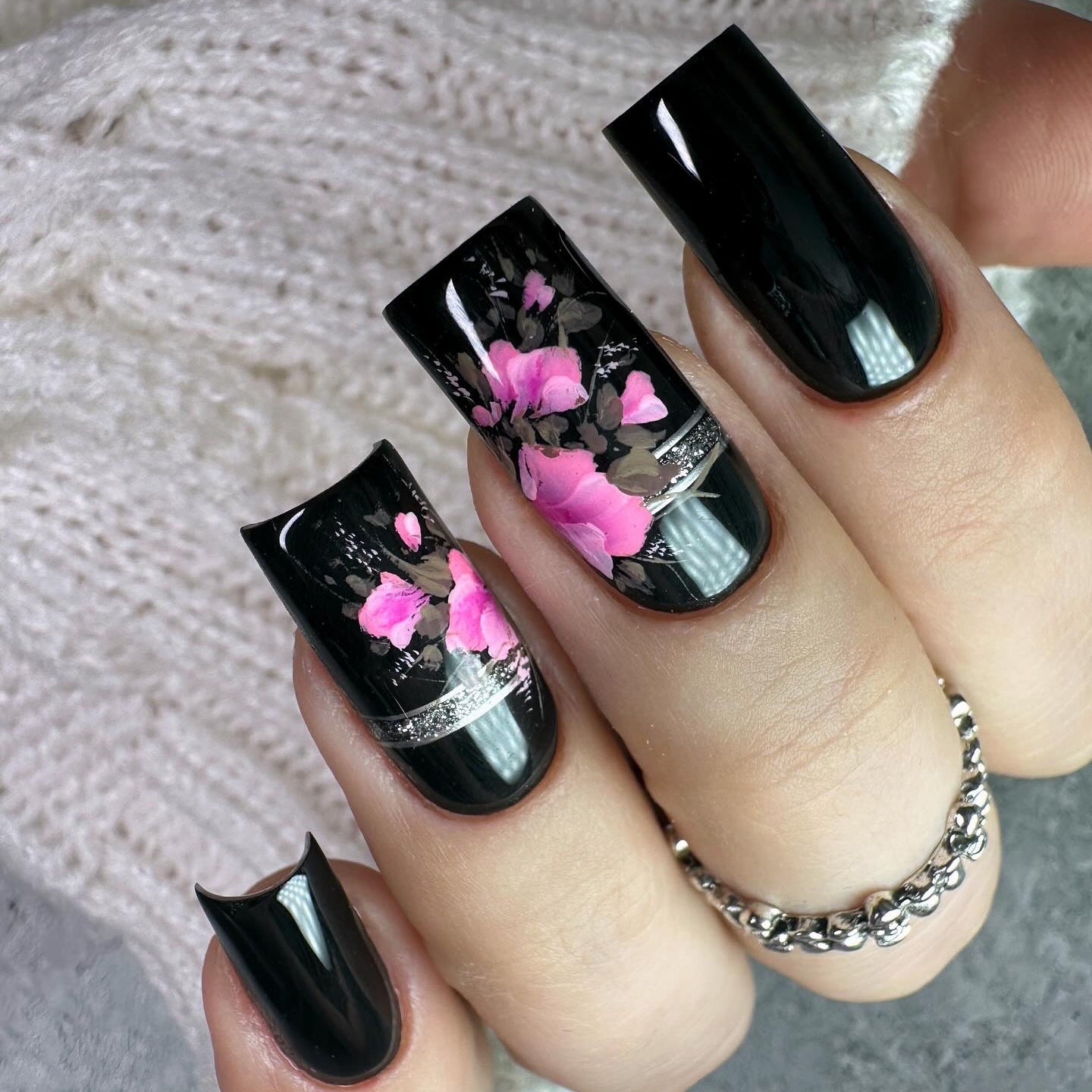 Kunstnagel Set mit elegantem Rosen-Design Brehn