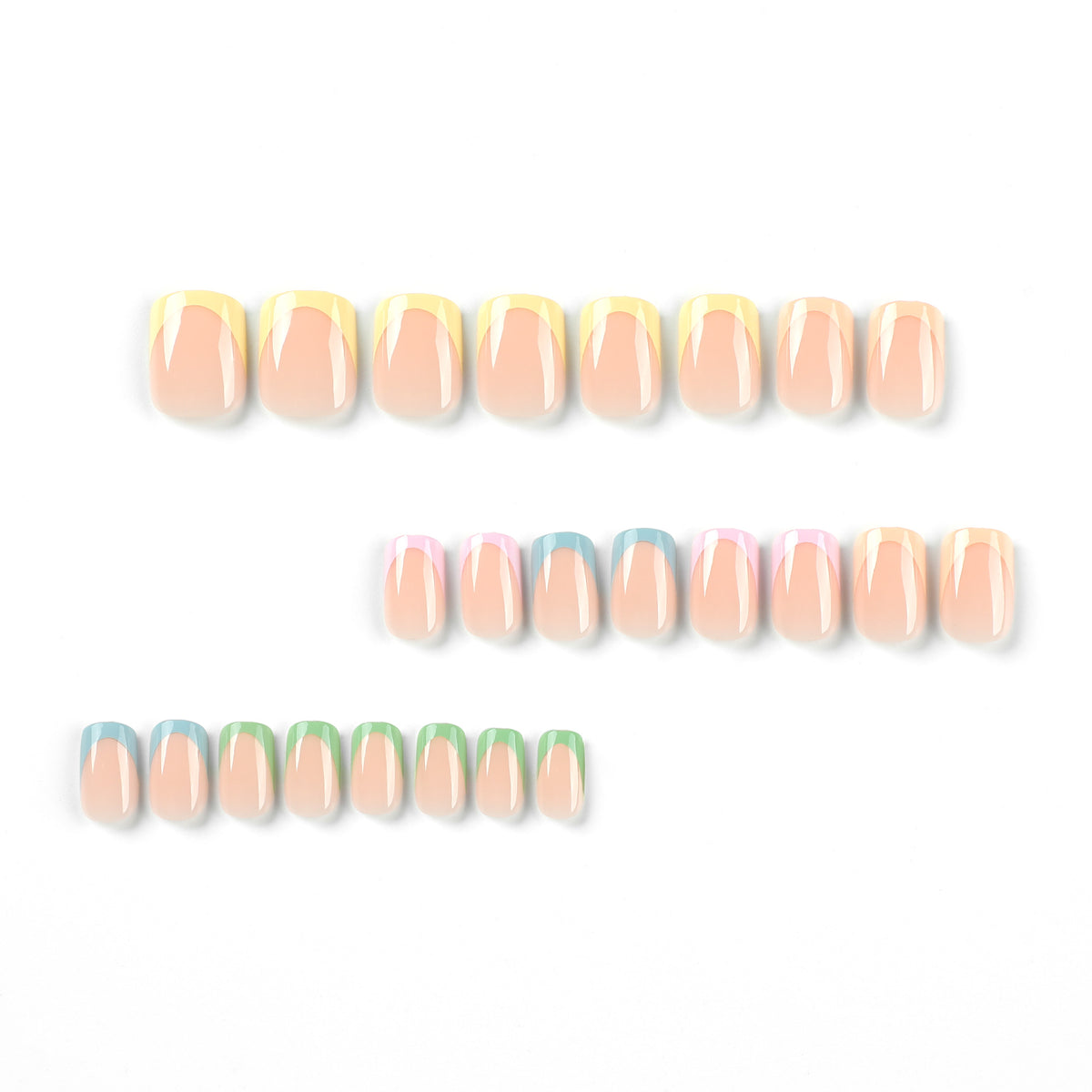Kunstvolle Nagelverzierung mit zartem Gradient und eleganten Spitzen Brehn
