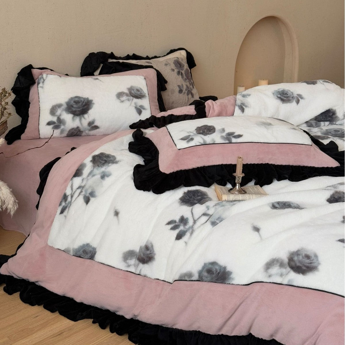Bettgarnitur Aquarell-Blumenprint mit strukturierter Chenille-Front und kontrastierender Wellenkante