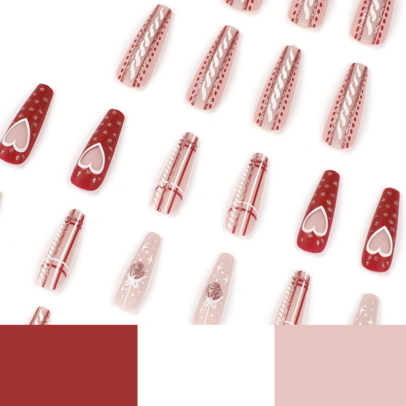 Kunstvolle Nagelkunst im festlichen Design mit Herz- und Weihnachtsmotiven Brehn