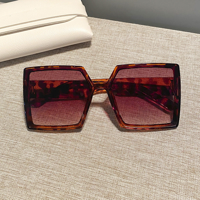 Damen quadratische Sonnenbrille mit robustem Rahmen und stylischem Design Brehn