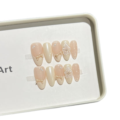 Dekoratives Press-On Nagelkunstset mit Schleife und floralem Schmuck Brehn