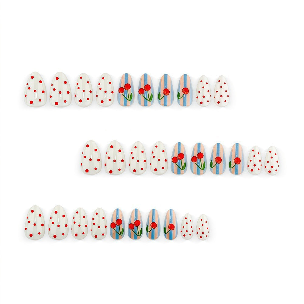 Kunstvolle Nagelkunst mit Kirschmotiven Brehn