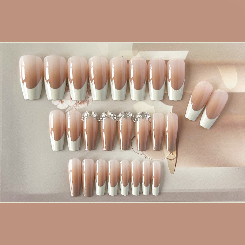 Dekorative Press-On-Nagelspitzen mit Rhinestone-Akzent Brehn